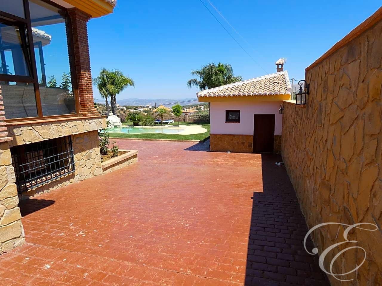 4 slaapkamer Villa te koop in Villanueva del Trabuco met zwembad garage - € 825.000 (Ref: 6339548)