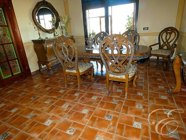 4 slaapkamer Villa te koop in Villanueva del Trabuco met zwembad garage - € 825.000 (Ref: 6339548)