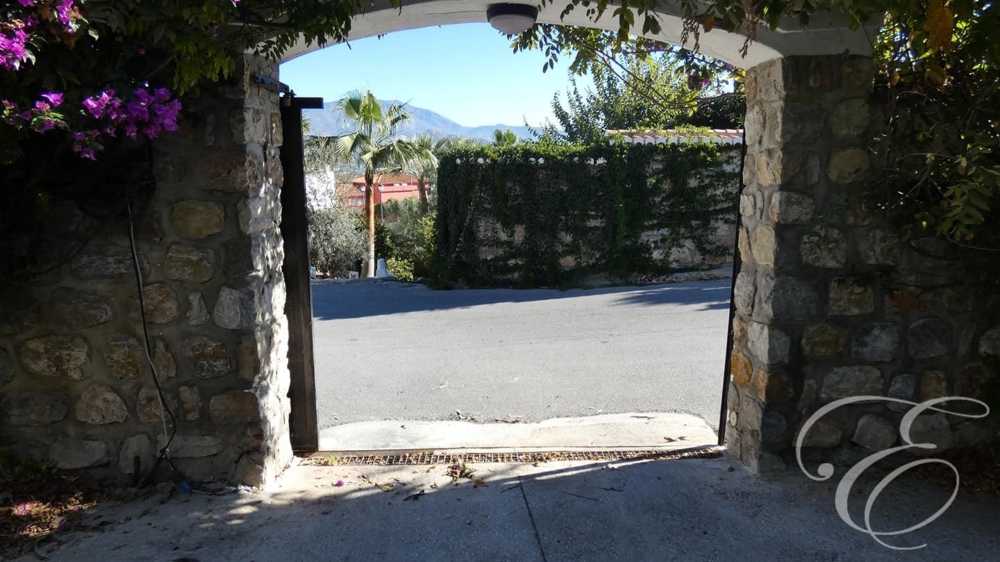 4 soveværelse Villa til salg i Salobrena med swimmingpool garage - € 490.000 (Ref: 6437491)