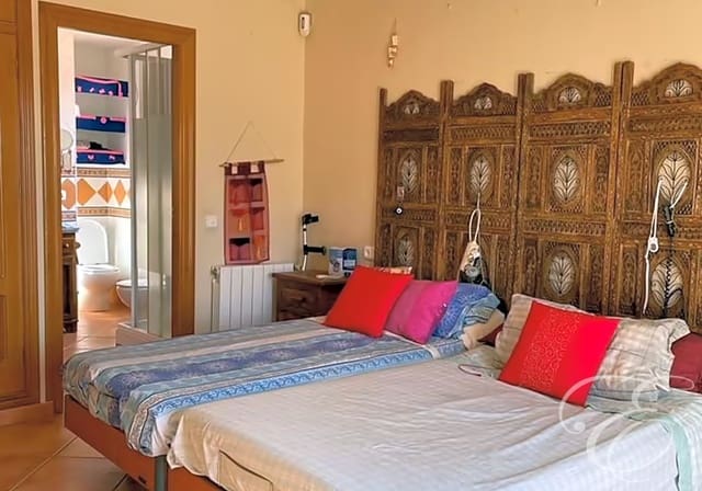 5 slaapkamer Villa te koop in Almuñécar met zwembad garage - € 680.000 (Ref: 6611086)