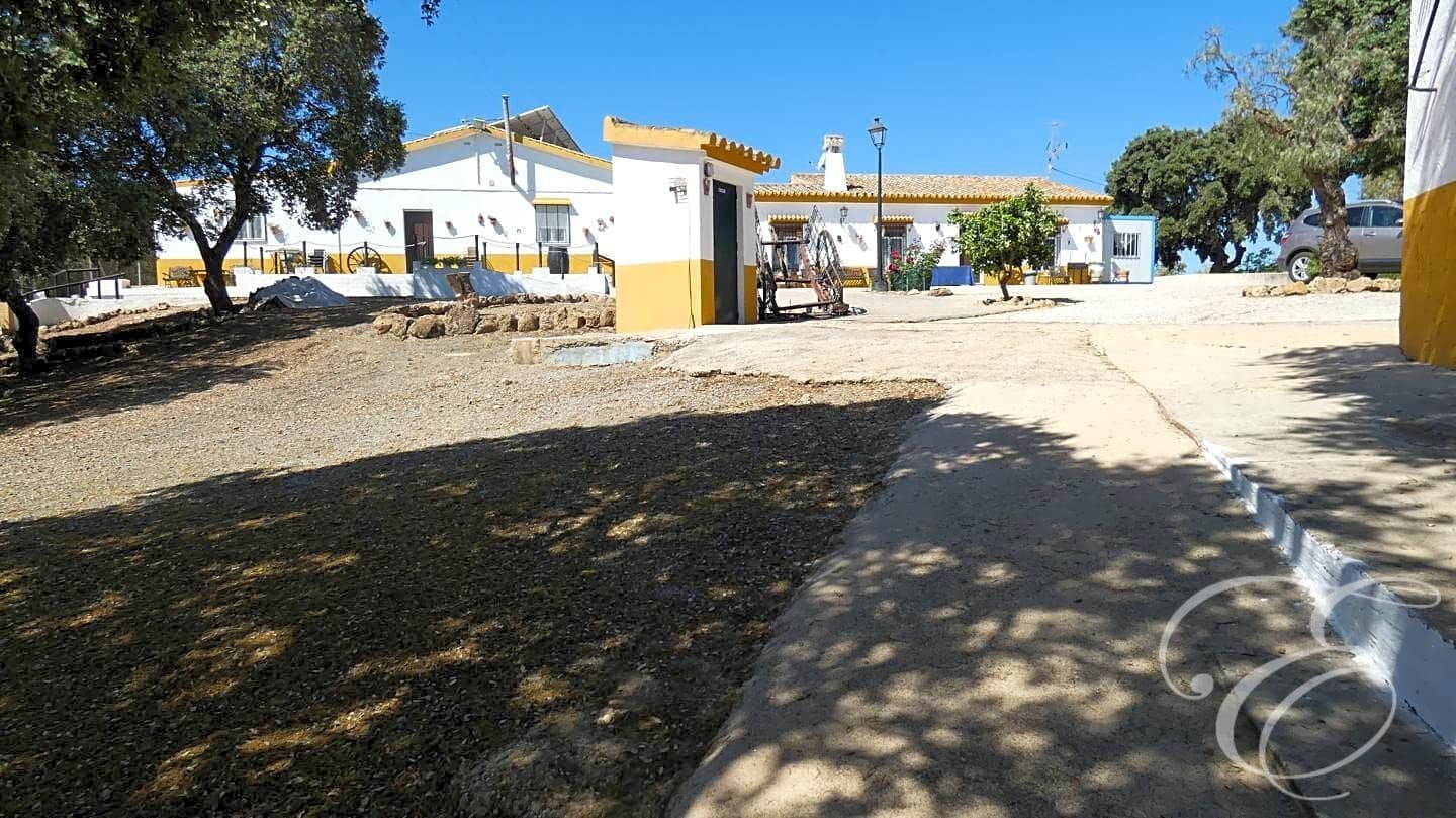 11 soveværelse Finca/Landehus til salg i Archidona med swimmingpool garage - € 590.000 (Ref: 6872981)