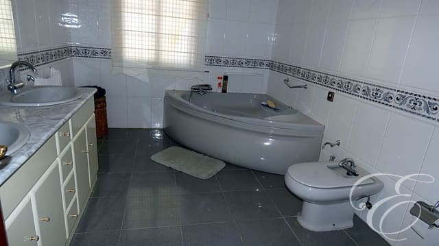 3 quarto Moradia para venda em Canillas de Aceituno - 110 000 € (Ref: 6878814)