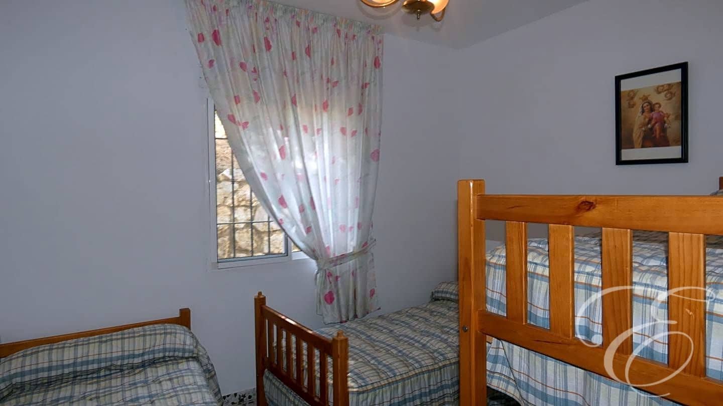 3 slaapkamer Finca/Landhuis te koop in Alcaucin met garage - € 350.000 (Ref: 6981839)