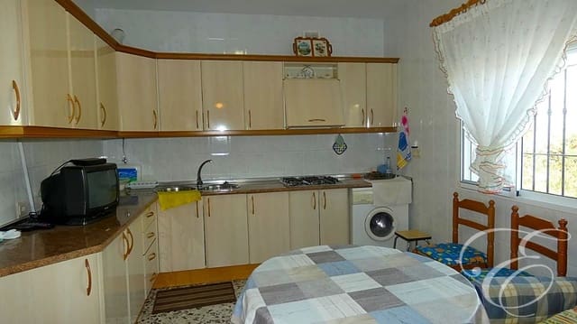 3 soverom Finca/Herregård til salgs i Alcaucín med garasje - € 350 000 (Ref: 6981839)