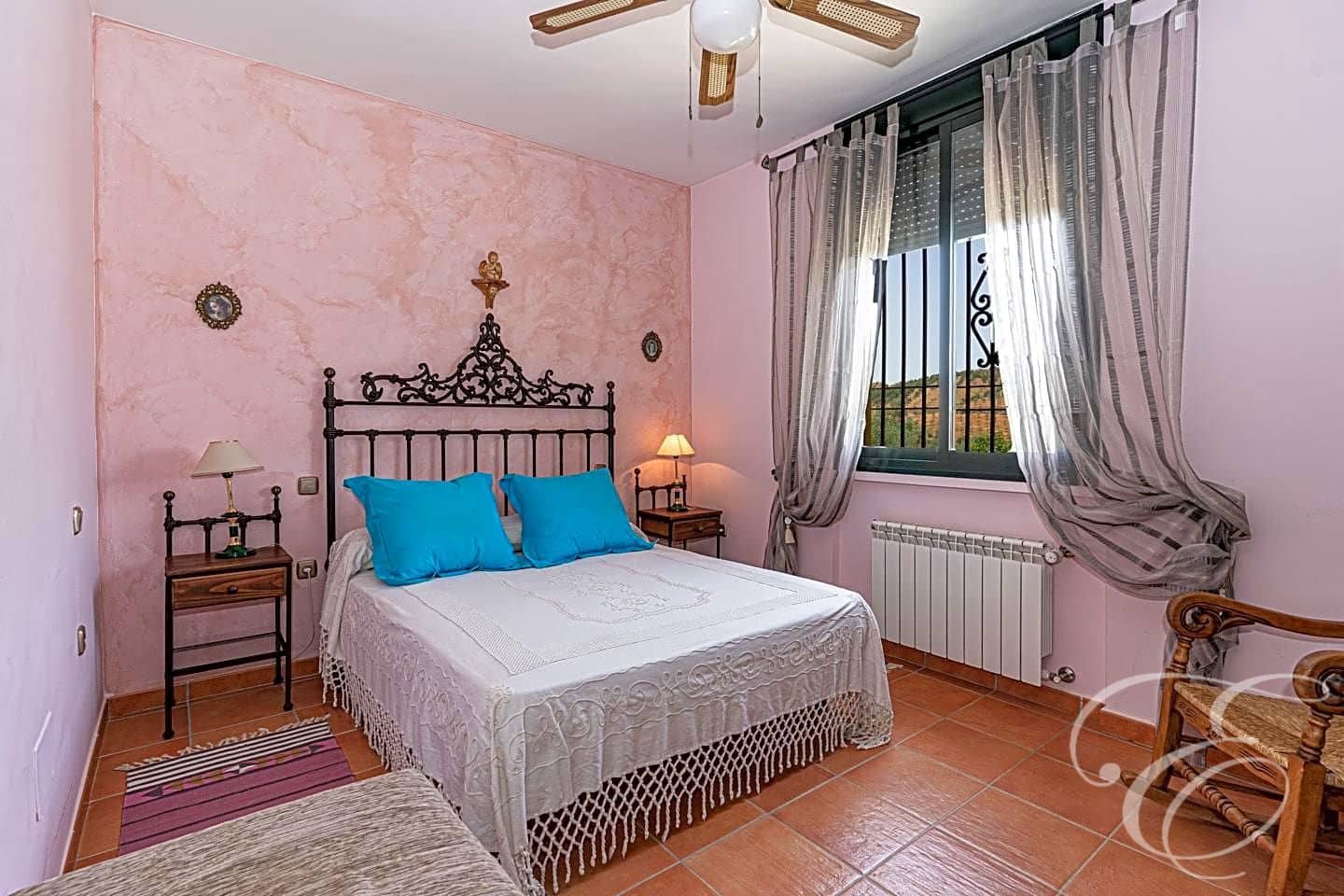 4 bedroom Villa for sale in Archidona with pool garage - € 890,000 (Ref: 6996681)