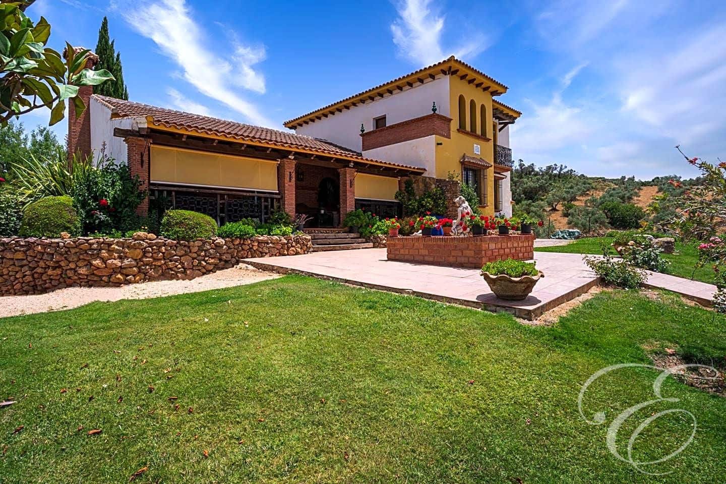 4 bedroom Villa for sale in Archidona with pool garage - € 890,000 (Ref: 6996681)