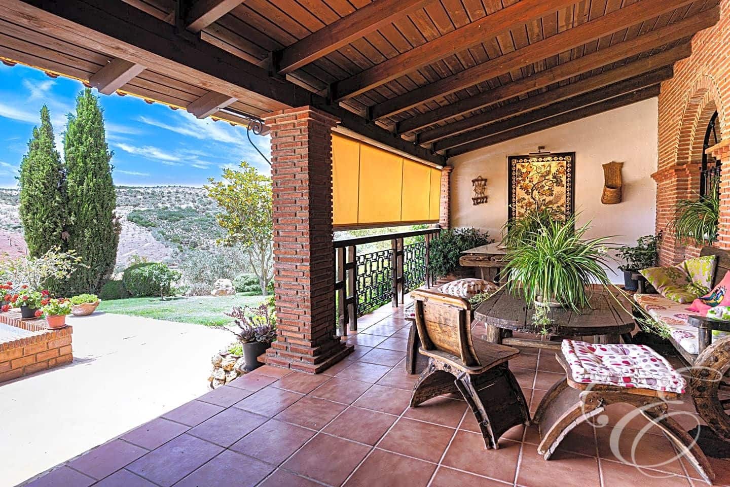 4 bedroom Villa for sale in Archidona with pool garage - € 890,000 (Ref: 6996681)