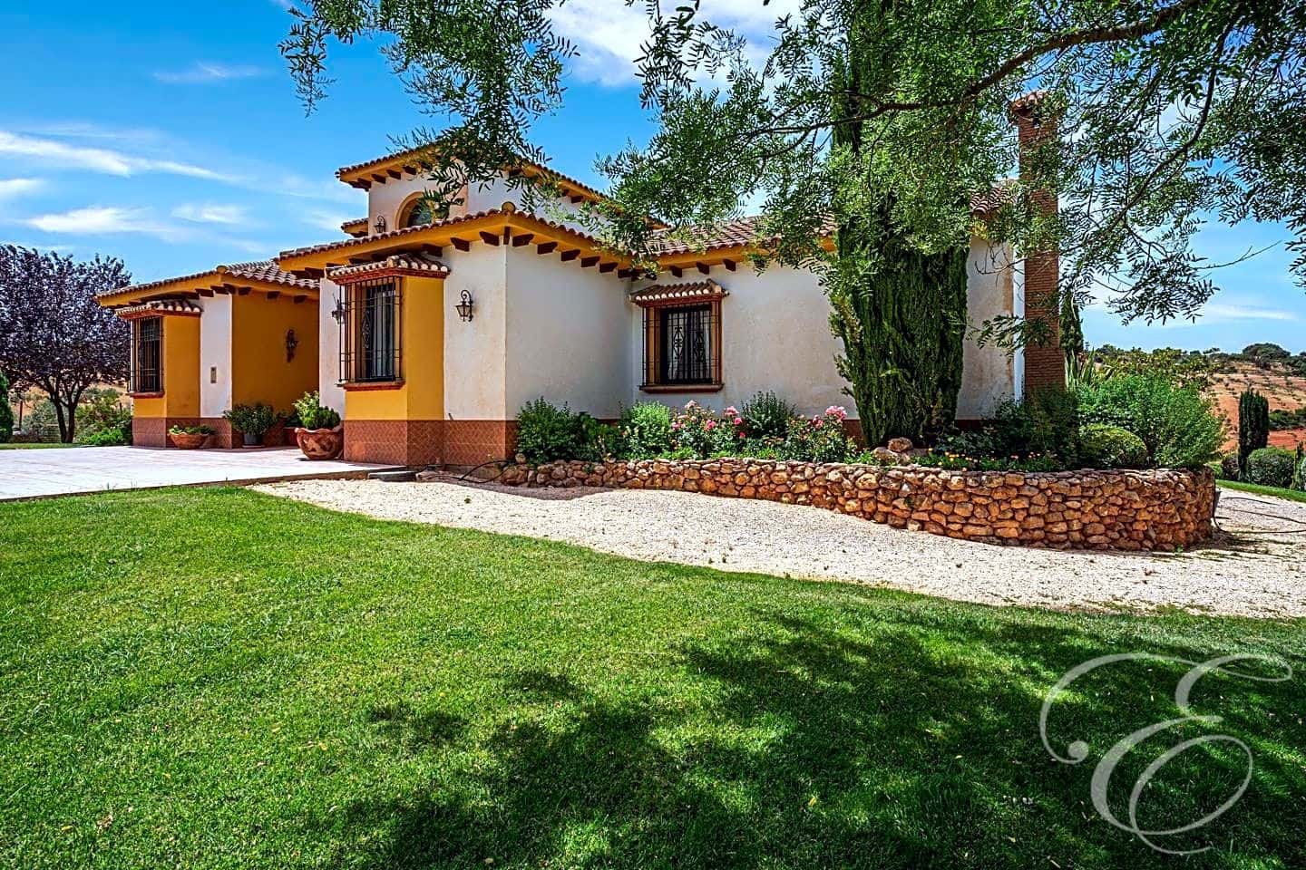 4 bedroom Villa for sale in Archidona with pool garage - € 890,000 (Ref: 6996681)