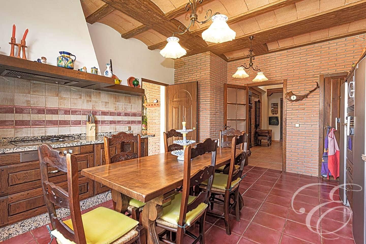 4 bedroom Villa for sale in Archidona with pool garage - € 890,000 (Ref: 6996681)