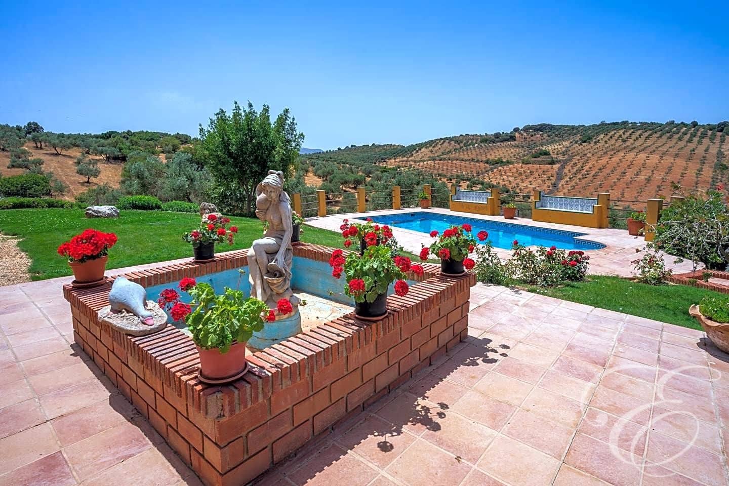 4 bedroom Villa for sale in Archidona with pool garage - € 890,000 (Ref: 6996681)