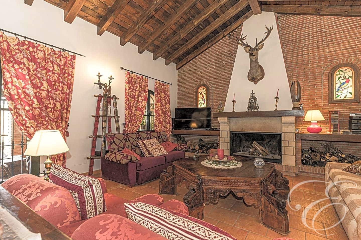 4 bedroom Villa for sale in Archidona with pool garage - € 890,000 (Ref: 6996681)