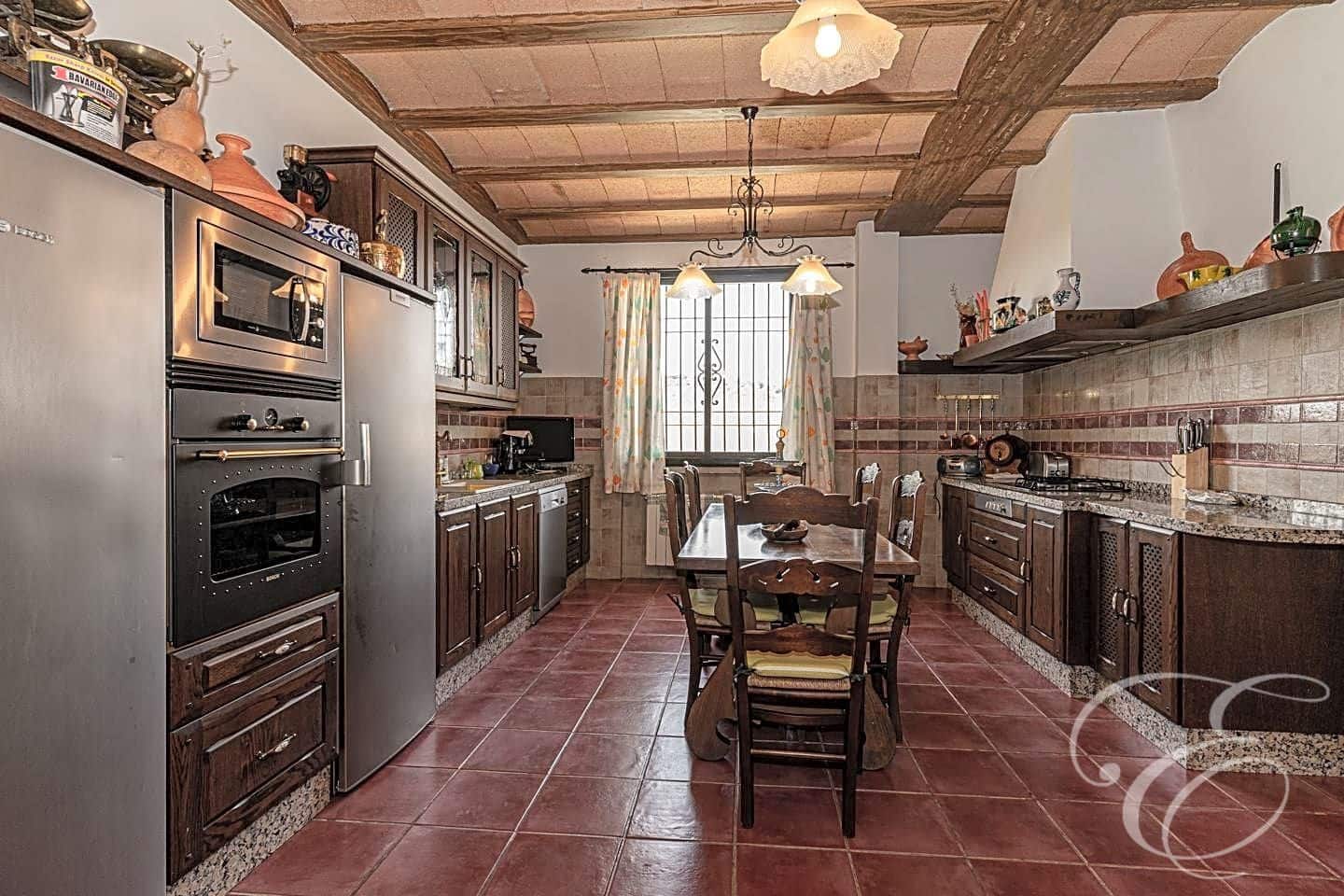 4 bedroom Villa for sale in Archidona with pool garage - € 890,000 (Ref: 6996681)