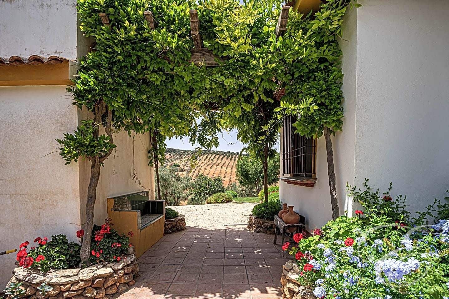 4 bedroom Villa for sale in Archidona with pool garage - € 890,000 (Ref: 6996681)