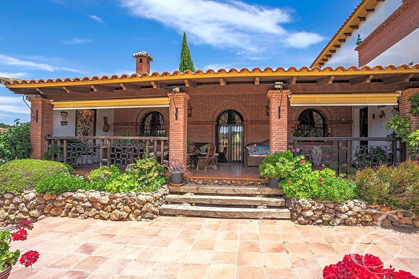 4 bedroom Villa for sale in Archidona with pool garage - € 890,000 (Ref: 6996681)