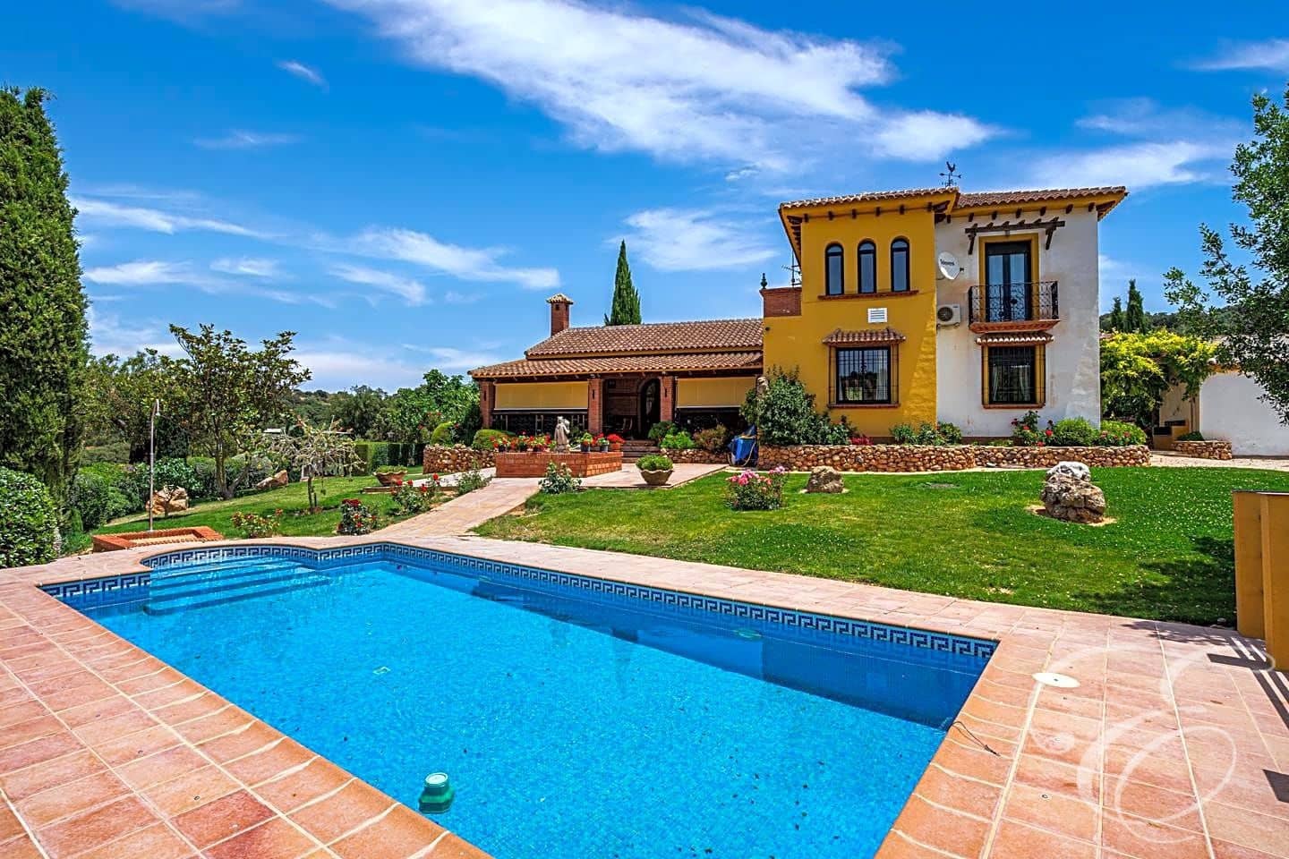 4 bedroom Villa for sale in Archidona with pool garage - € 890,000 (Ref: 6996681)