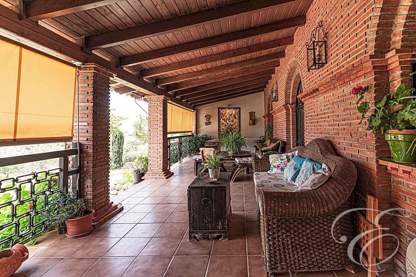 4 bedroom Villa for sale in Archidona with pool garage - € 890,000 (Ref: 6996681)