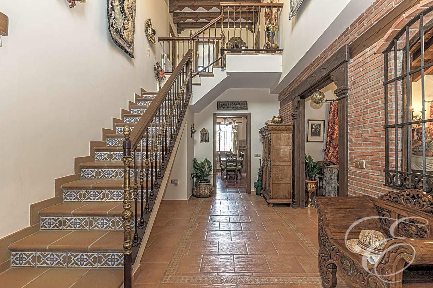 4 bedroom Villa for sale in Archidona with pool garage - € 890,000 (Ref: 6996681)