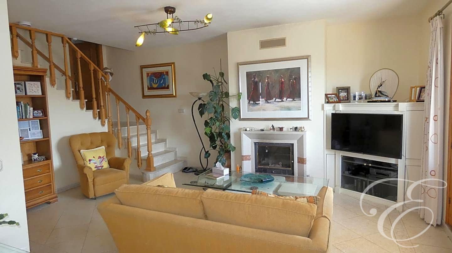 6 soveværelse Villa til salg i Iznajar med swimmingpool - € 545.000 (Ref: 7109379)