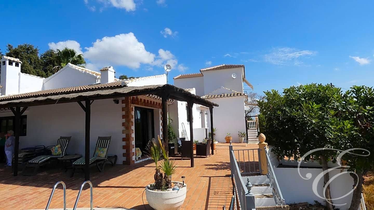 6 soveværelse Villa til salg i Iznajar med swimmingpool - € 545.000 (Ref: 7109379)