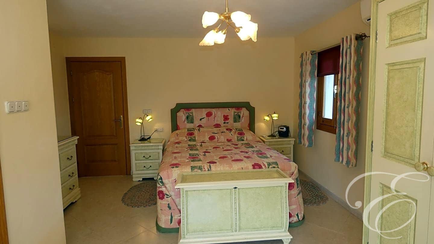 6 soveværelse Villa til salg i Iznajar med swimmingpool - € 545.000 (Ref: 7109379)