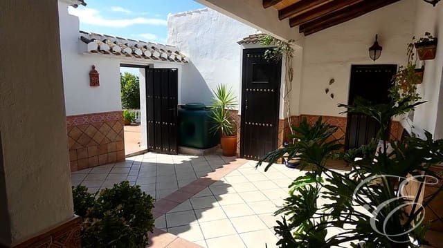 6 soveværelse Villa til salg i Iznájar med swimmingpool - € 545.000 (Ref: 7109379)