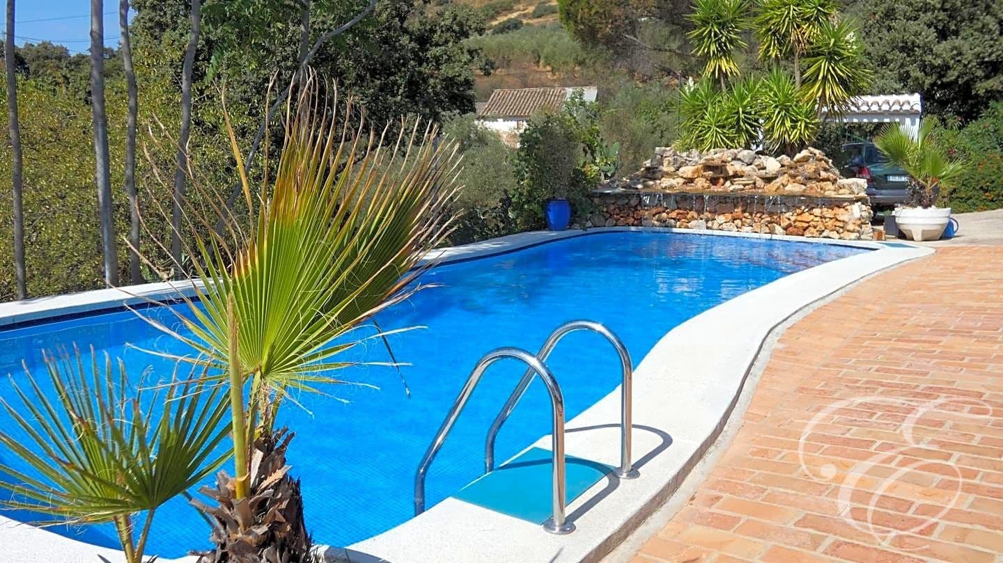 6 soveværelse Villa til salg i Iznajar med swimmingpool - € 545.000 (Ref: 7109379)