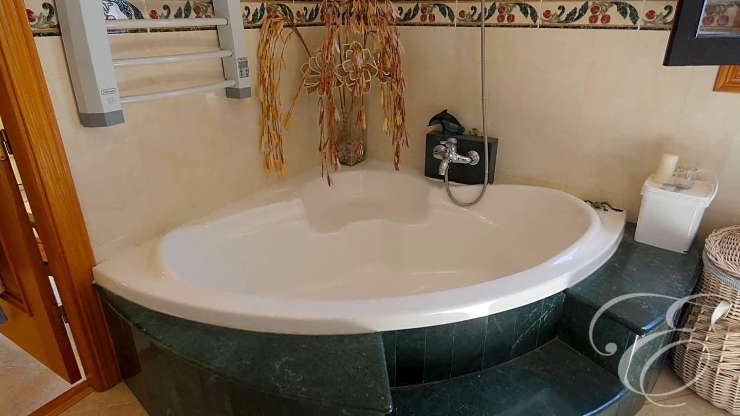 6 soveværelse Villa til salg i Iznajar med swimmingpool - € 545.000 (Ref: 7109379)