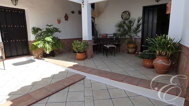 6 soveværelse Villa til salg i Iznájar med swimmingpool - € 545.000 (Ref: 7109379)