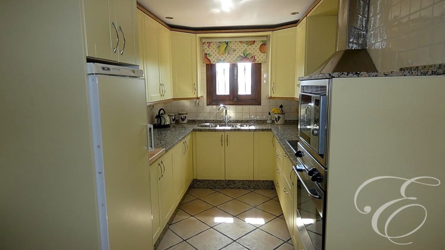 6 soveværelse Villa til salg i Iznajar med swimmingpool - € 545.000 (Ref: 7109379)