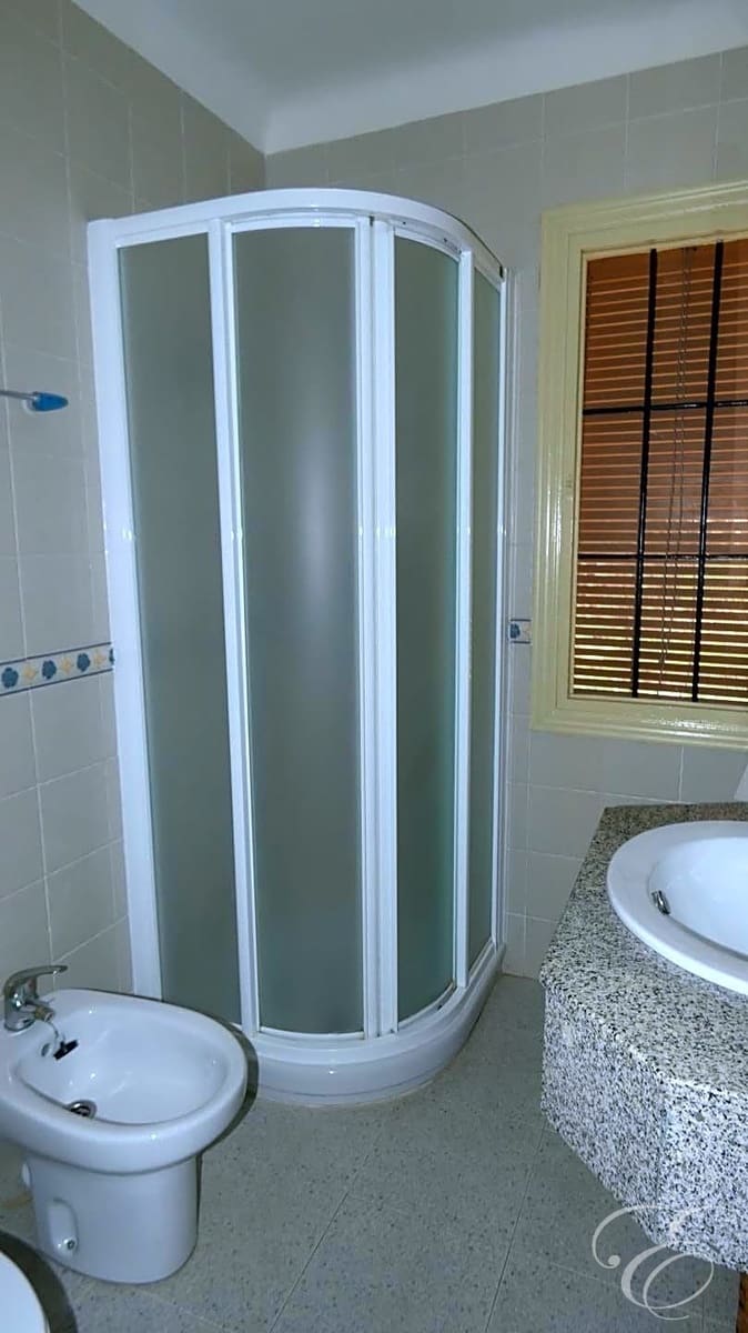 6 soverom Villa til salgs i Iznajar med svømmebasseng garasje - € 477 000 (Ref: 7133676)