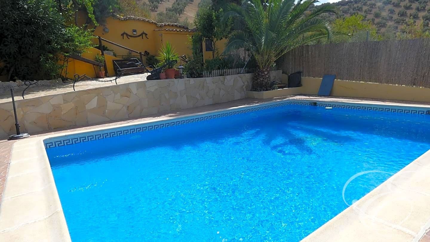 6 soverom Villa til salgs i Iznajar med svømmebasseng garasje - € 477 000 (Ref: 7133676)