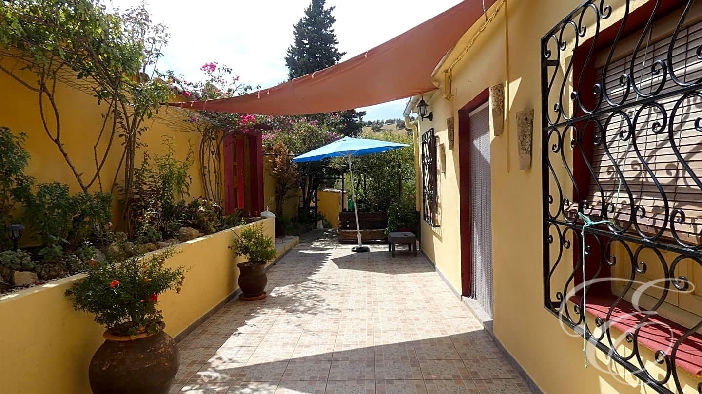 6 soverom Villa til salgs i Iznajar med svømmebasseng garasje - € 477 000 (Ref: 7133676)