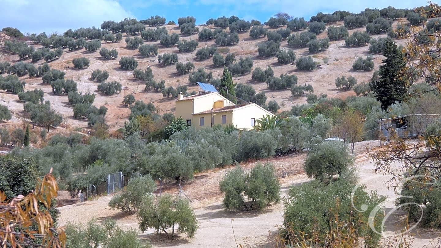 6 soverom Villa til salgs i Iznajar med svømmebasseng garasje - € 477 000 (Ref: 7133676)