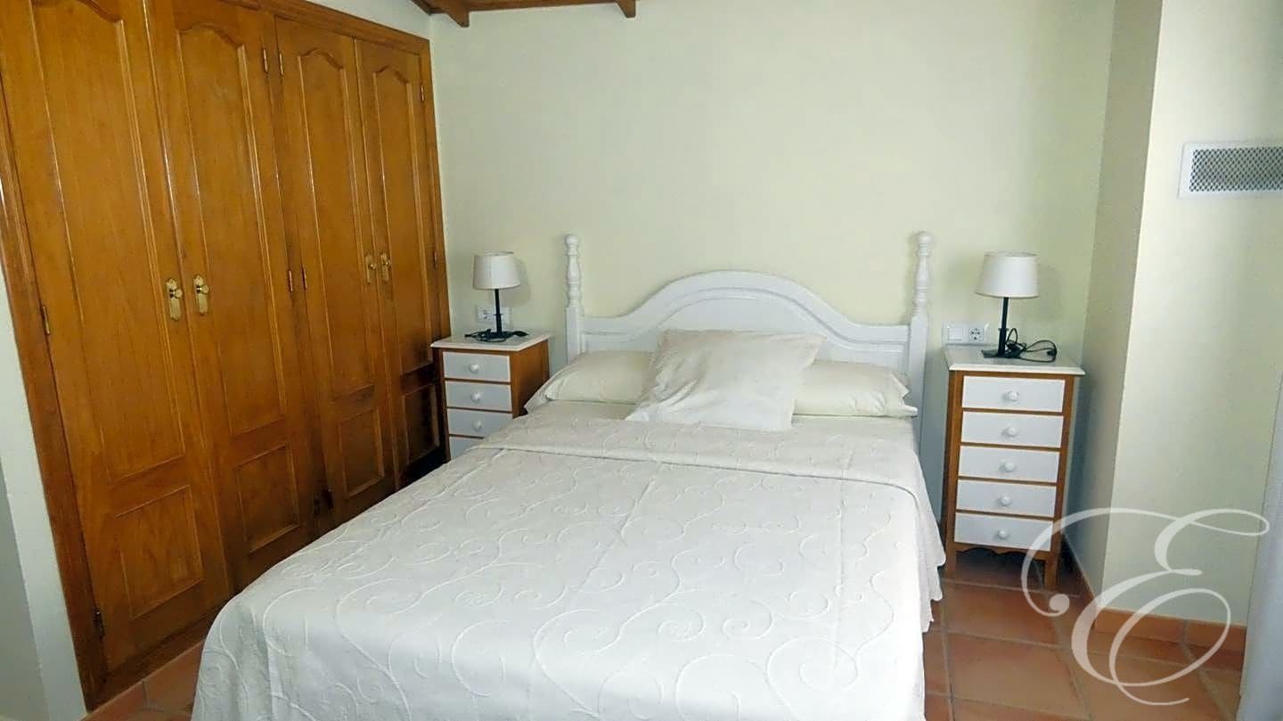 6 soverom Villa til salgs i Iznajar med svømmebasseng garasje - € 477 000 (Ref: 7133676)