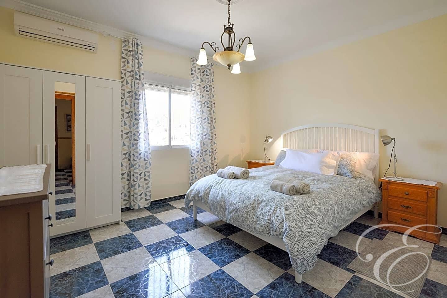 7 sypialnia Willa na sprzedaż w Vinuela z basenem garażem - 349 000 € (Ref: 7144594)