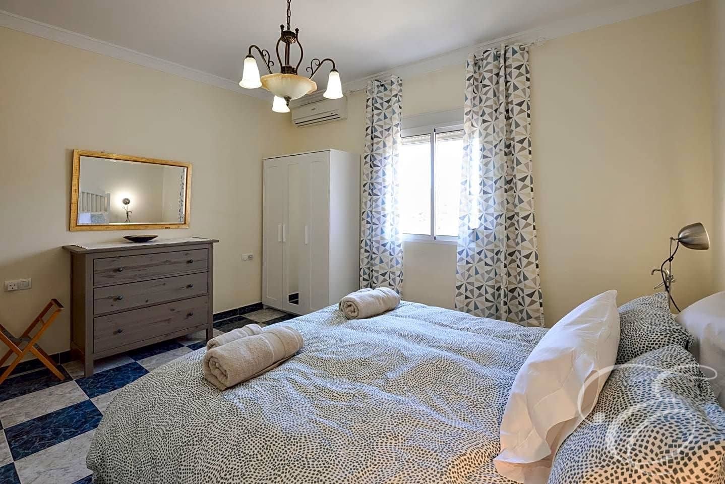 7 sypialnia Willa na sprzedaż w Vinuela z basenem garażem - 349 000 € (Ref: 7144594)