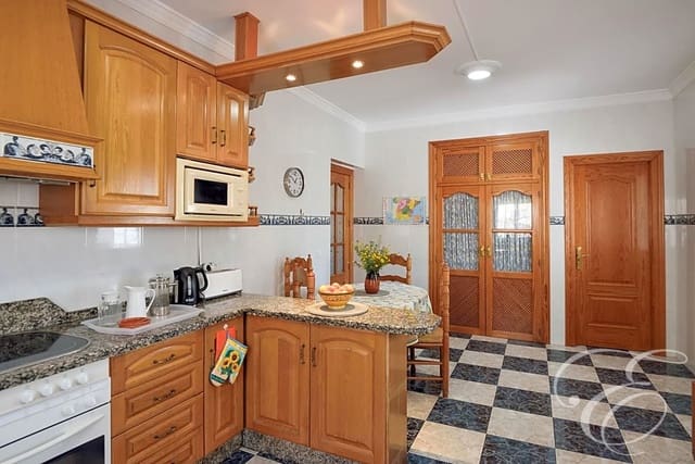 7 sypialnia Willa na sprzedaż w Viñuela z basenem garażem - 349 000 € (Ref: 7144594)