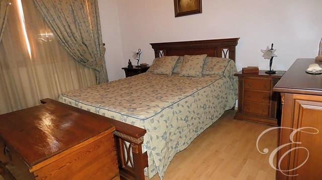 6 soveværelse Villa til salg i Loja med garage - € 567.000 (Ref: 7167663)