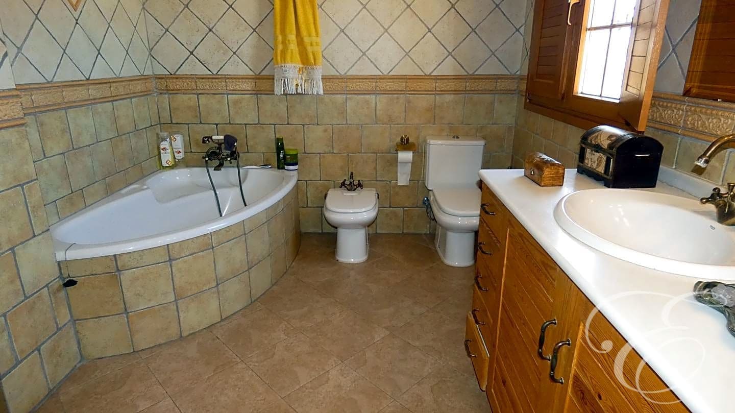 6 Zimmer Villa zu verkaufen in Loja mit Garage - 567.000 € (Ref: 7167663)