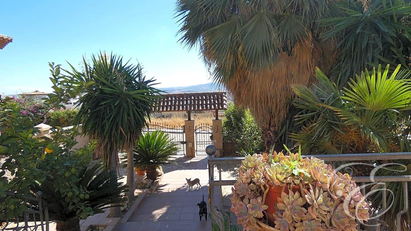 6 Zimmer Villa zu verkaufen in Loja mit Garage - 567.000 € (Ref: 7167663)