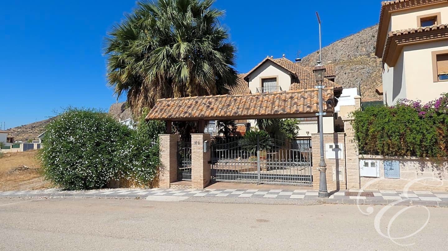 6 Zimmer Villa zu verkaufen in Loja mit Garage - 567.000 € (Ref: 7167663)
