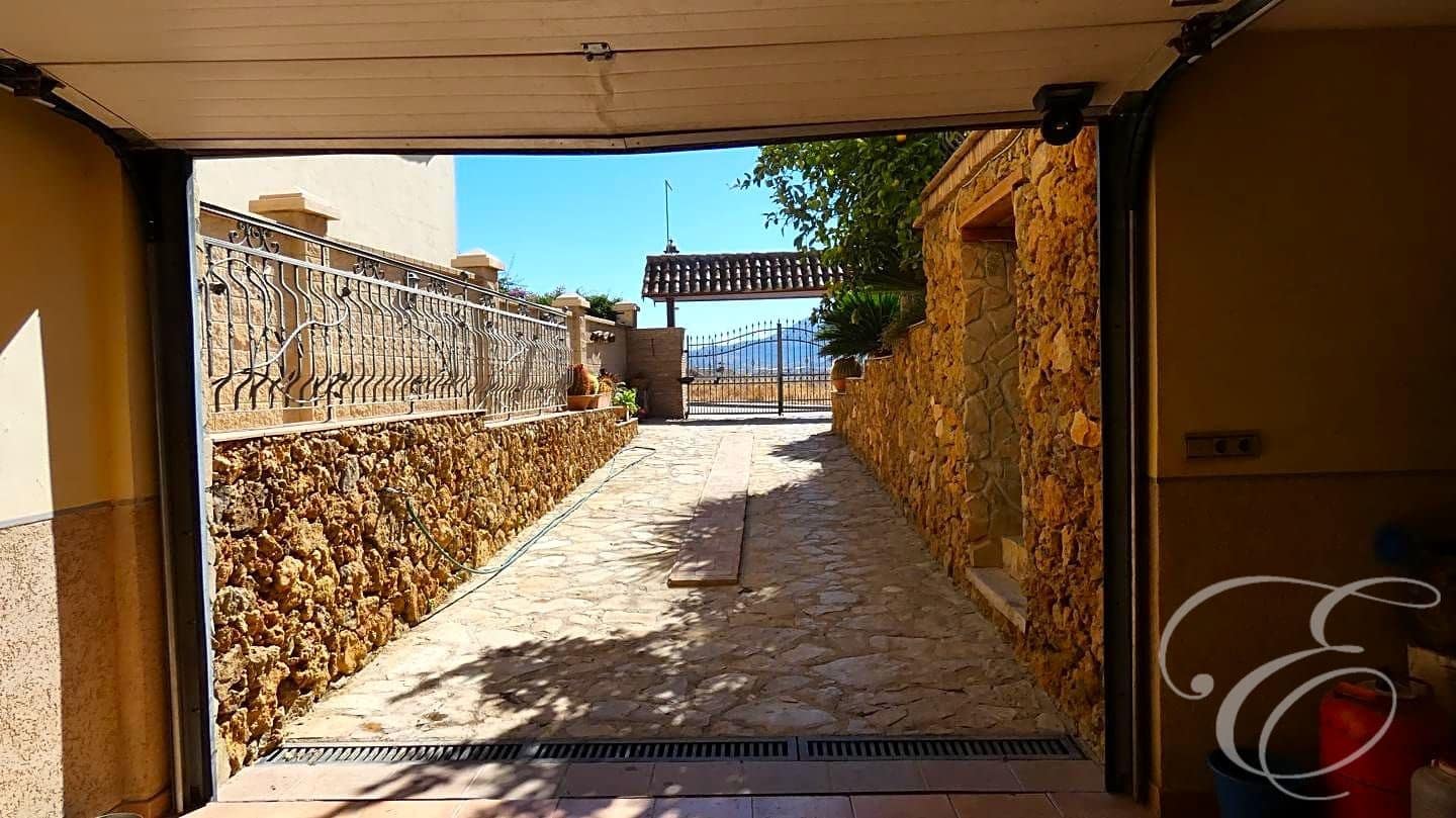 6 Zimmer Villa zu verkaufen in Loja mit Garage - 567.000 € (Ref: 7167663)