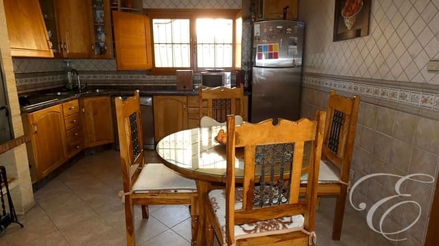 6 soveværelse Villa til salg i Loja med garage - € 567.000 (Ref: 7167663)