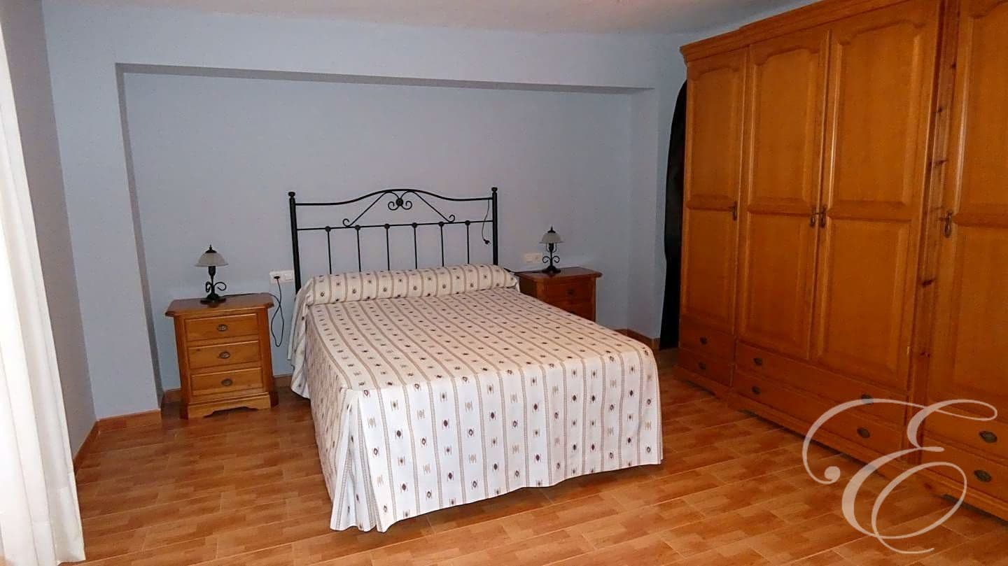 4 soveværelse Finca/Landehus til salg i Loja med garage - € 135.000 (Ref: 7170986)