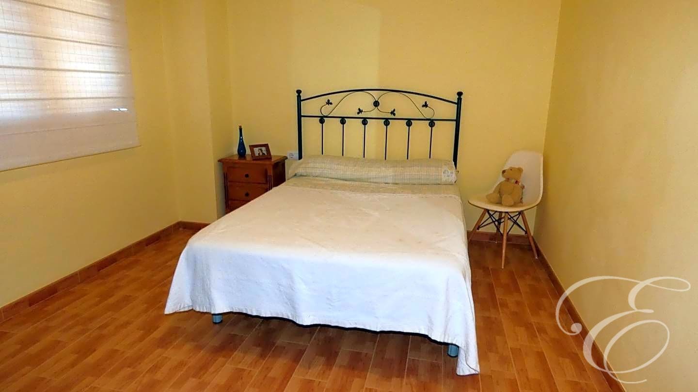 4 soveværelse Finca/Landehus til salg i Loja med garage - € 135.000 (Ref: 7170986)