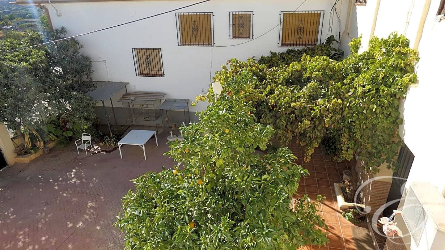 4 soveværelse Finca/Landehus til salg i Loja med garage - € 135.000 (Ref: 7170986)