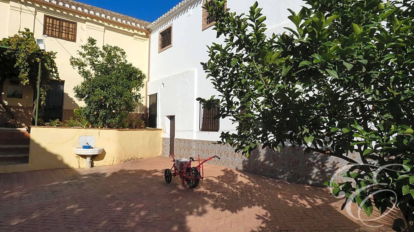 4 soveværelse Finca/Landehus til salg i Loja med garage - € 135.000 (Ref: 7170986)