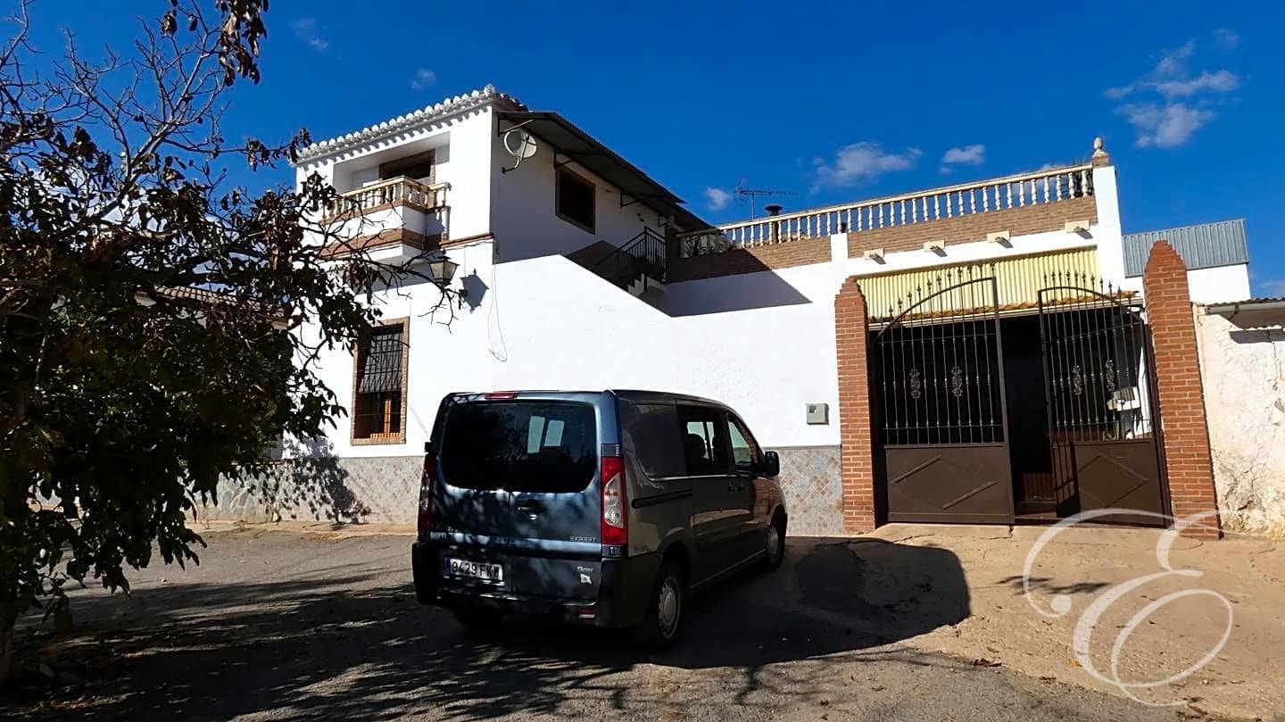 4 soveværelse Finca/Landehus til salg i Loja med garage - € 135.000 (Ref: 7170986)