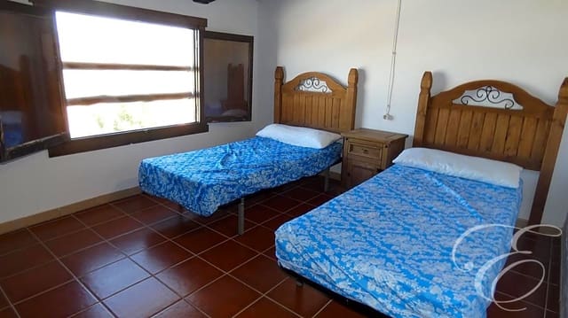 4 slaapkamer Finca/Landhuis te koop in Loja met zwembad - € 400.000 (Ref: 7170987)