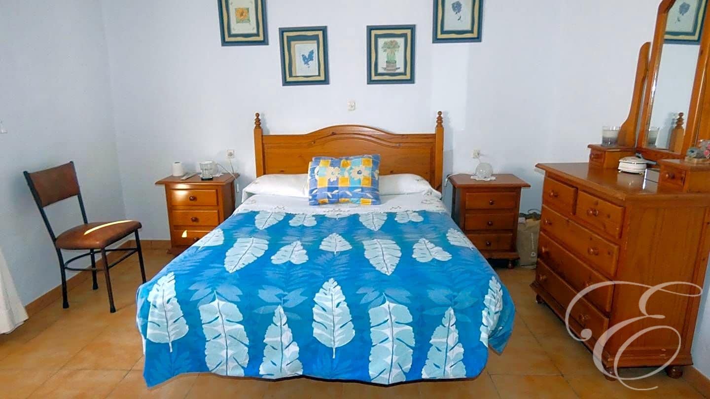 5 soveværelse Villa til salg i Competa med garage - € 148.500 (Ref: 7225273)